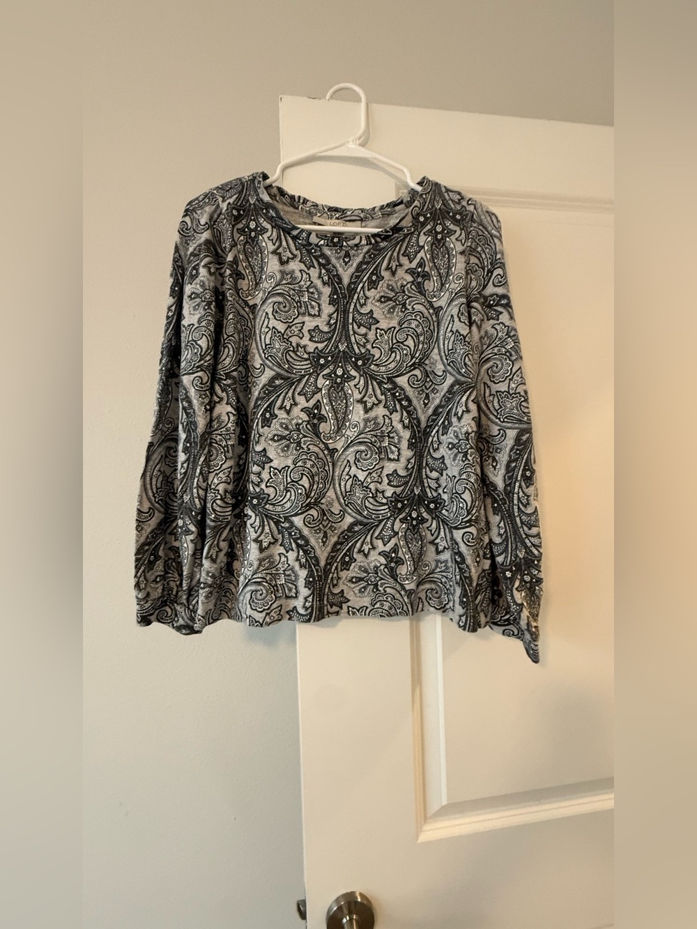 LOFT Gray Paisley Long-Sleeve Tee
